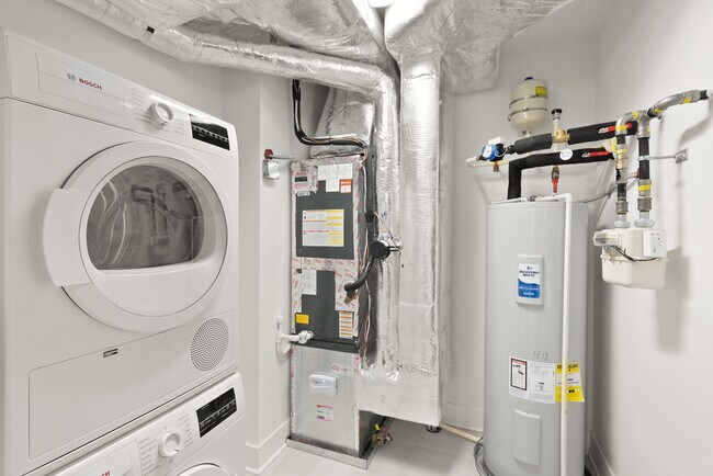 Building Photo - 701 N Henry St