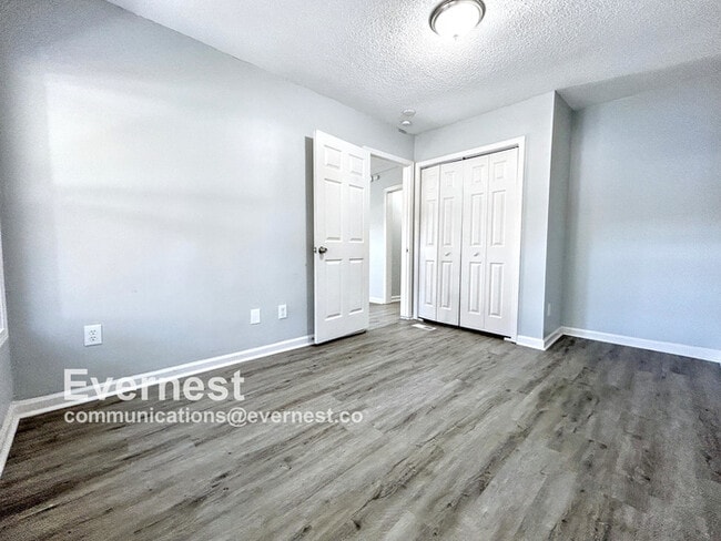 Building Photo - Charming 3-Bedroom, 2-Bathroom Home / Pet-...