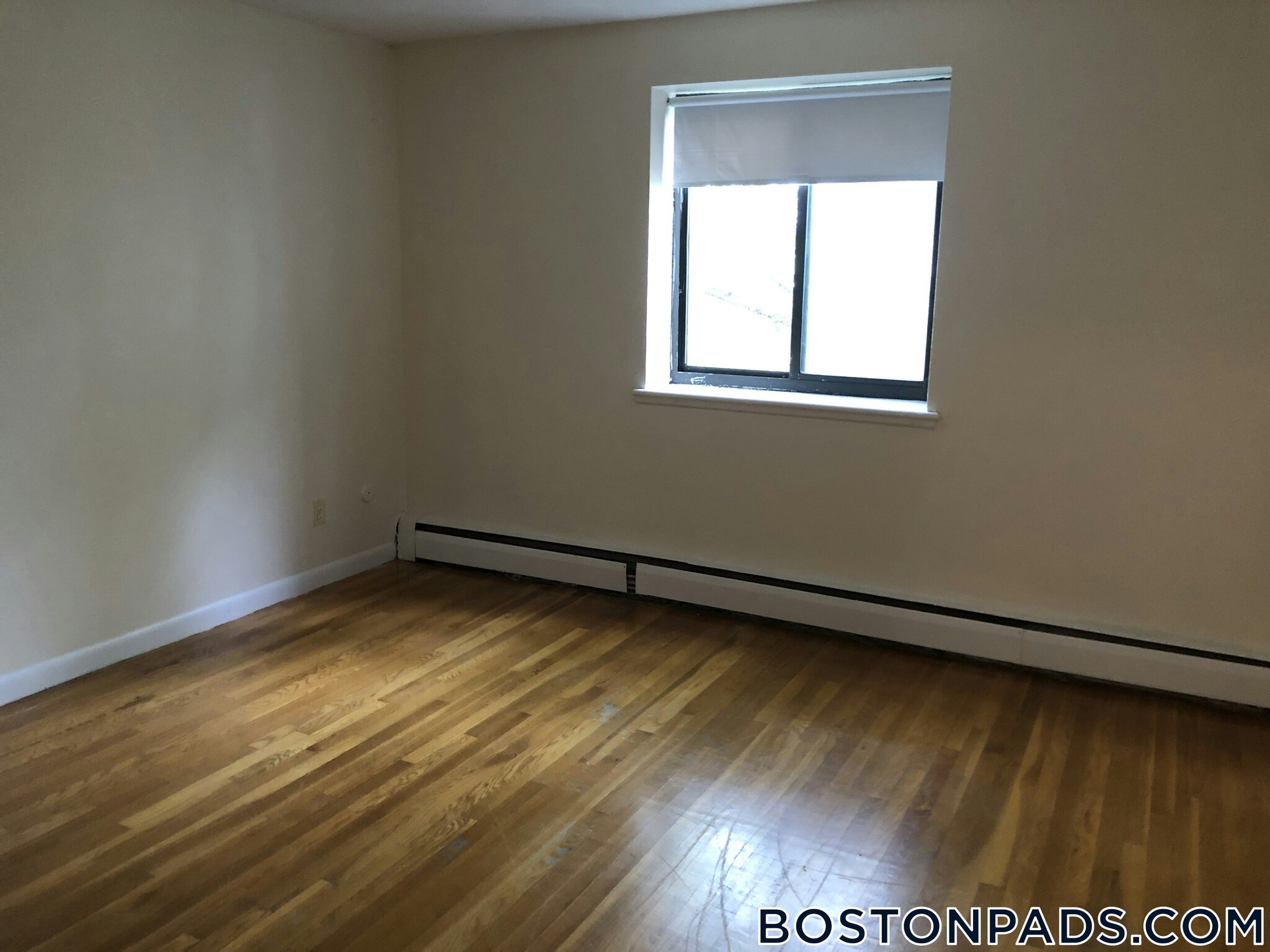 Building Photo - 122 Dustin St