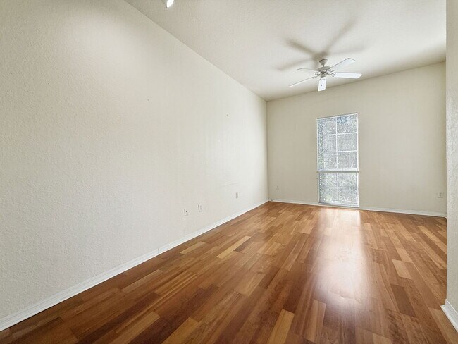 Building Photo - 402 S Armenia Ave