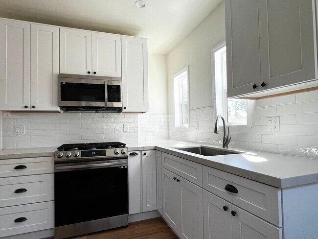 Building Photo - 584-588 Cypress