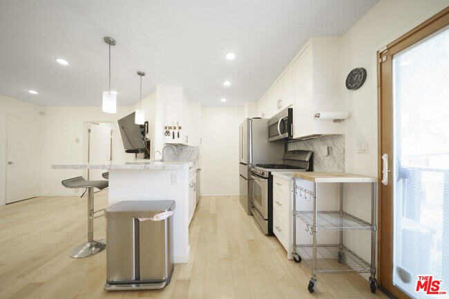 Building Photo - 302 Ashland Ave