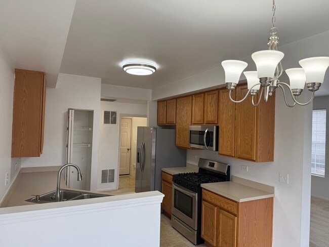 Building Photo - 111 W Chatham Ln