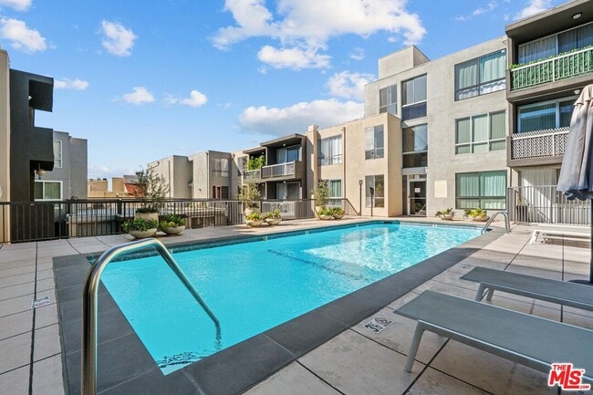 Building Photo - 1745 Camino Palmero St