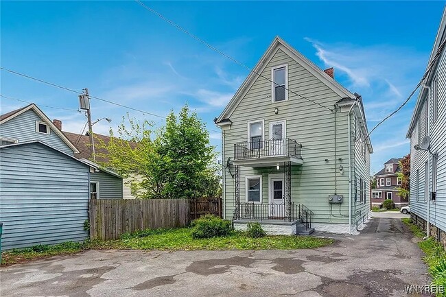 Building Photo - 405 W Ferry St