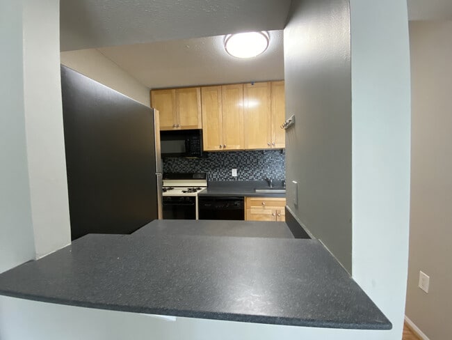 Building Photo - 7 Redwood Ln