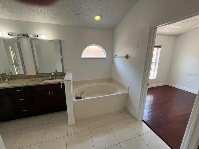 Building Photo - 8908 Southbay Dr