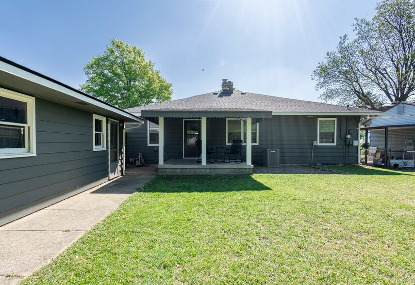 Back Porch - 370 N Bazil Ave