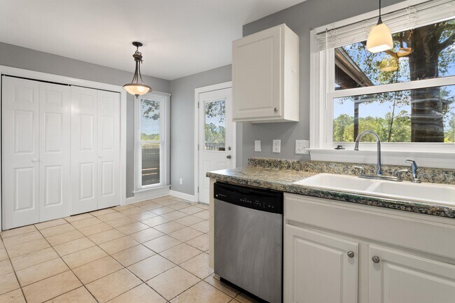 Building Photo - 918 Old Zebulon Rd