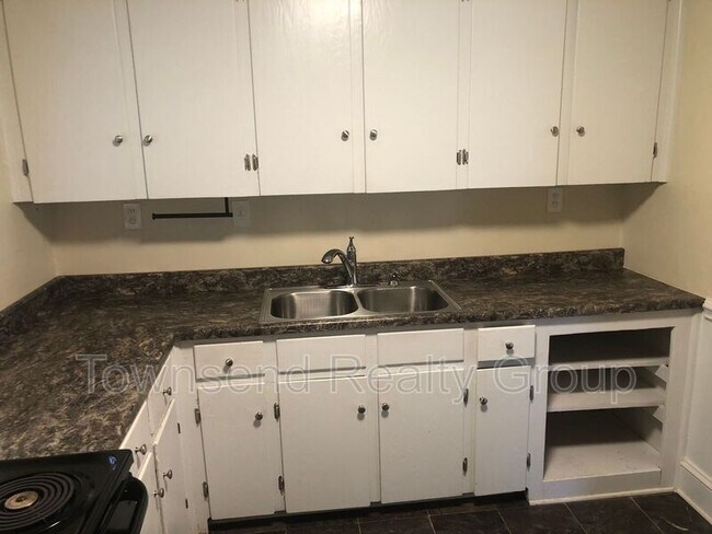 Building Photo - 3649 Dresden Dr E