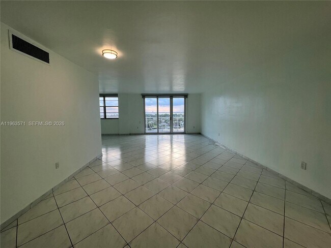 Building Photo - 5825 Collins Ave