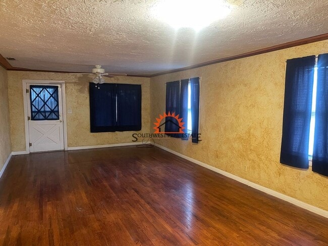 Building Photo - Charming Country home. 2 bed 1 bath