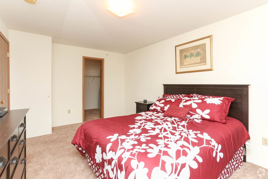 Vail Estates Apartments 2100 S Richland Creek Dr Princeton IN 47670