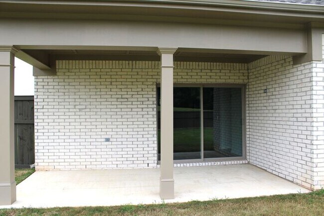 Building Photo - Clift Farm home WITH FENCED YARD