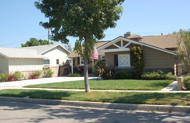 Building Photo - 1324 E Rose Ave