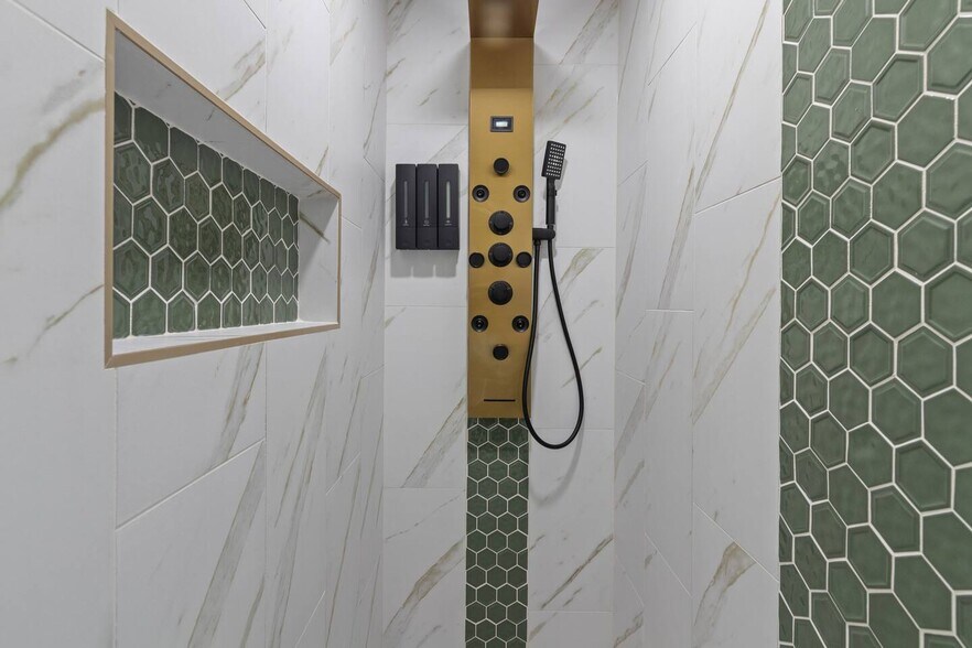 Building Photo - 1095 April Ln