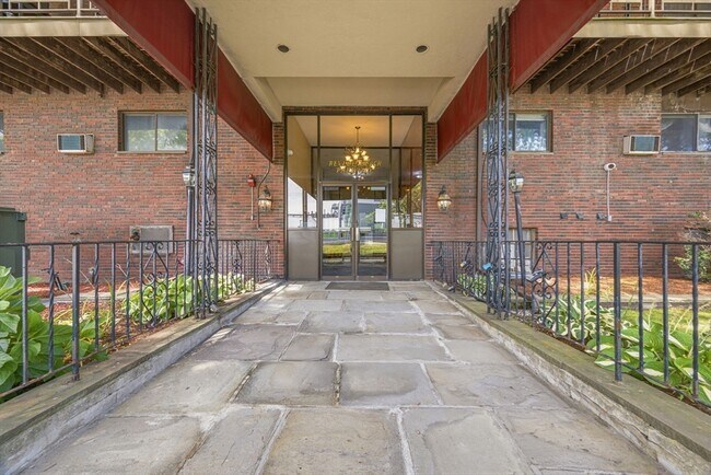 Building Photo - 595 Revere Beach Pkwy