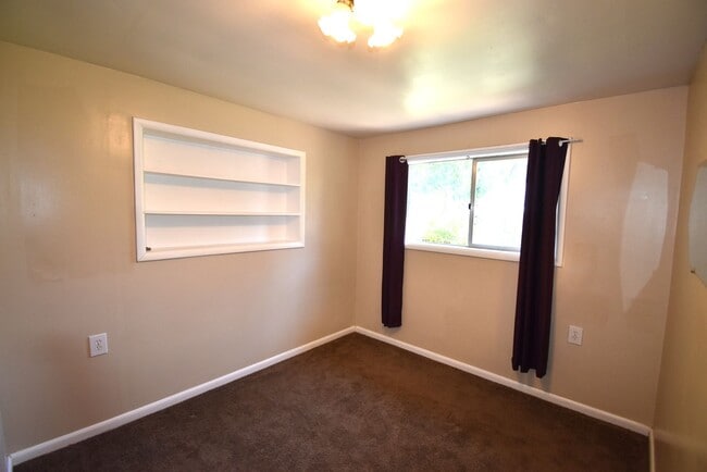 Building Photo - Cozy Home waiting for you.