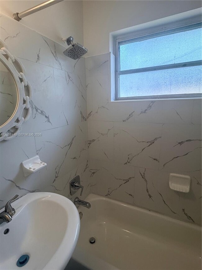 Building Photo - 1290 NE 156th St