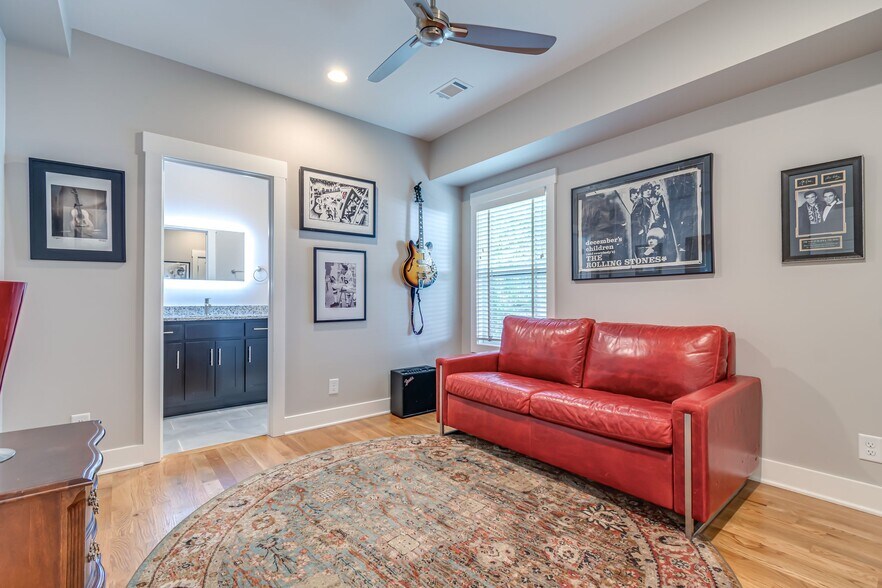 Building Photo - 1611B Cahal Ave