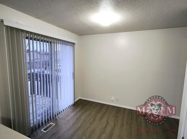 Building Photo - Beautiful Remodeled 4 Bd 2 Bath Home