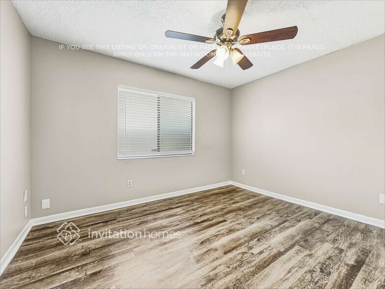 Building Photo - 1502 Carter Oaks Dr