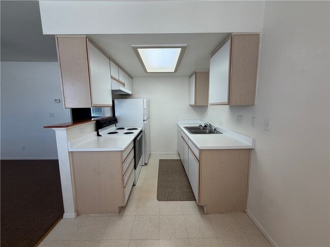 Building Photo - 331 Phyllis Dr