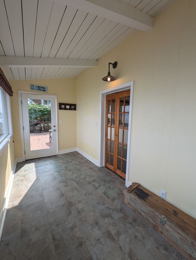 Building Photo - A Storybook Dream in Kingston, Available Now! Lowbank Waterfront, Beach Access, Panoramic Views &...