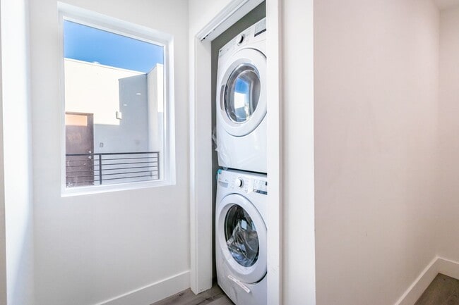 Building Photo - 148 S Madison Ave