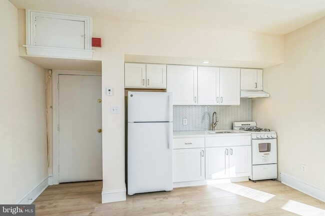 Building Photo - 459 Martin St