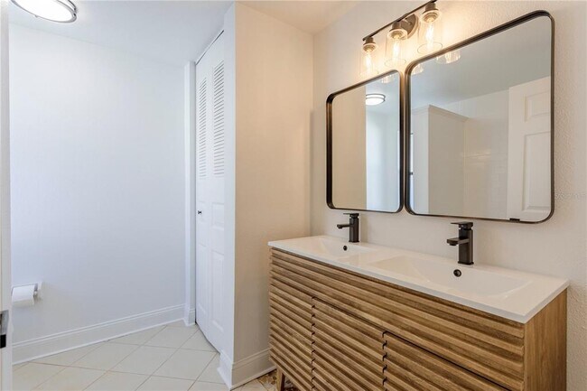 Building Photo - 3002 SMU Blvd