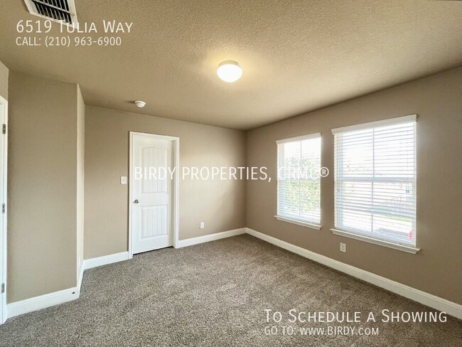 Building Photo - "Spacious 4-Bedroom Oasis with 3.5 Baths o...