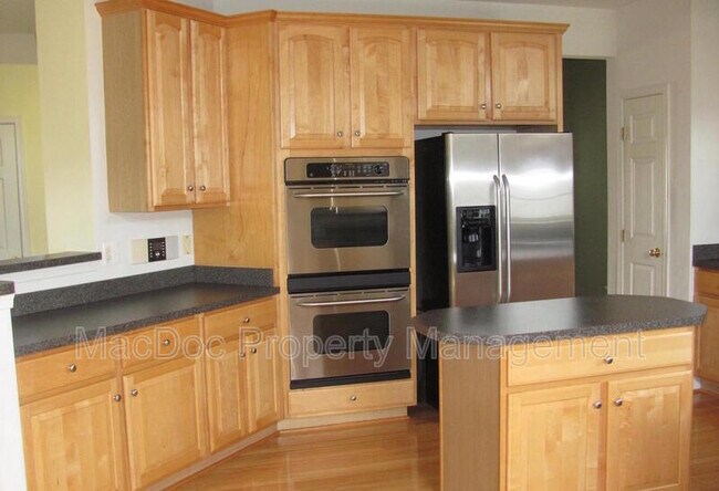 Building Photo - 9320 Birch Cliff Drive