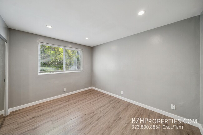 Building Photo - 252 S New Hampshire Ave