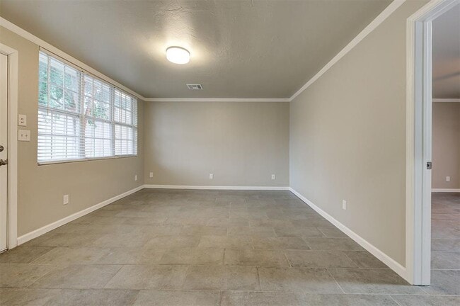 Building Photo - 9009 Lakeaire Dr