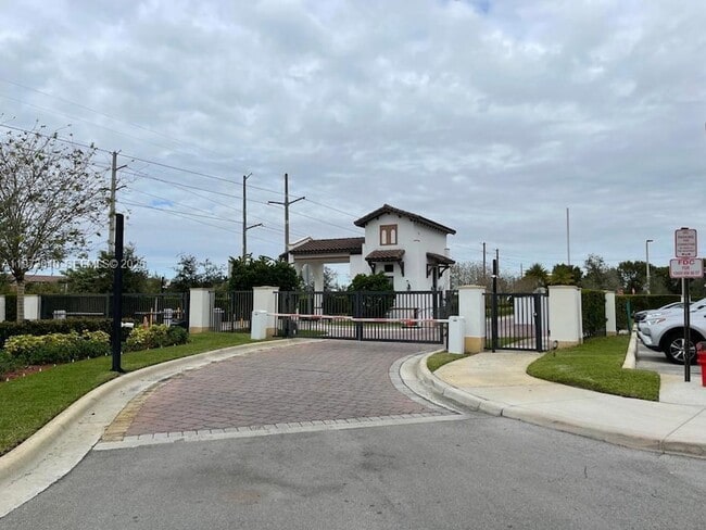 Building Photo - 10600 NW 88th St