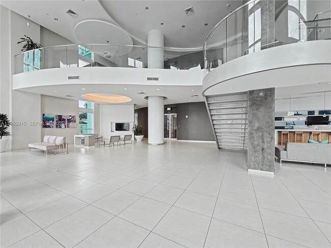 Building Photo - 1900 N Bayshore Dr