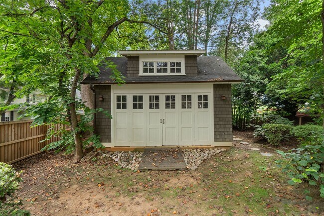 Building Photo - 4 Bed 3.5 bath - Kensington Victorian - Mo...