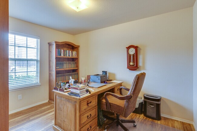 Building Photo - 108 Durango Dr