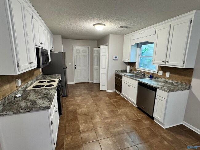 Building Photo - 235 Shadowbrook Ln NE