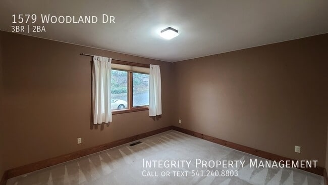 Building Photo - 1579 Woodland Dr