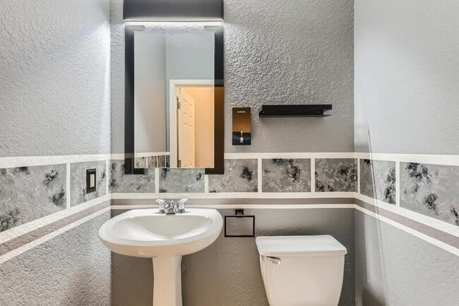 Building Photo - 8803 Redwood Bend