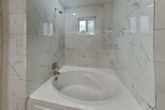 Building Photo - 1514 Chestnut Ln