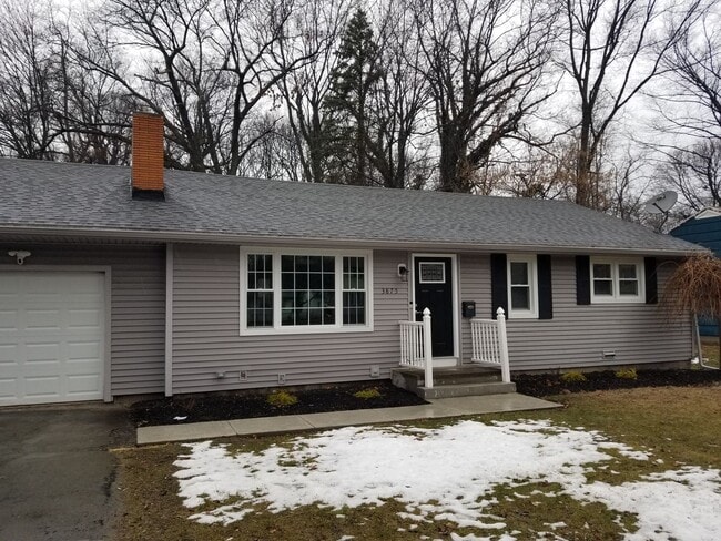 Building Photo - Gorgeous, Fully Upgraded/Renovated from to...