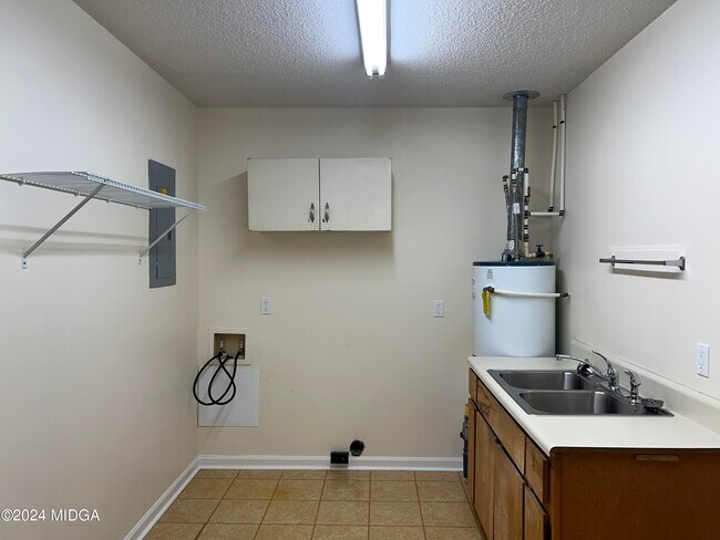 Building Photo - 110 Bragg St