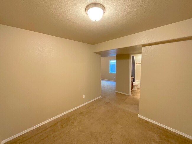 Building Photo - 4 Bedroom Home Available Near Voyager Pkwy...