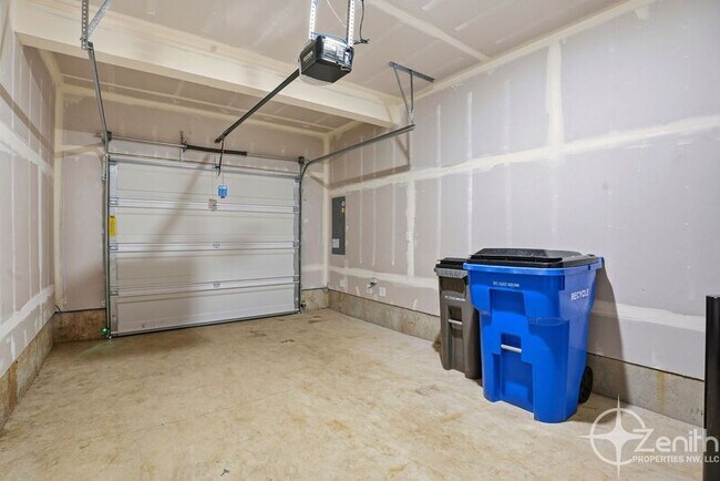 Building Photo - 7805 NE 100th Cir