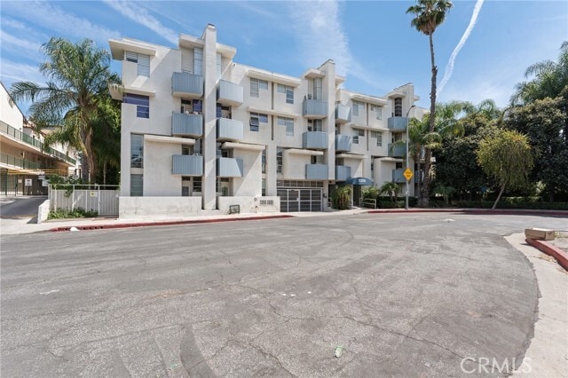 Building Photo - 5350 White Oak Ave