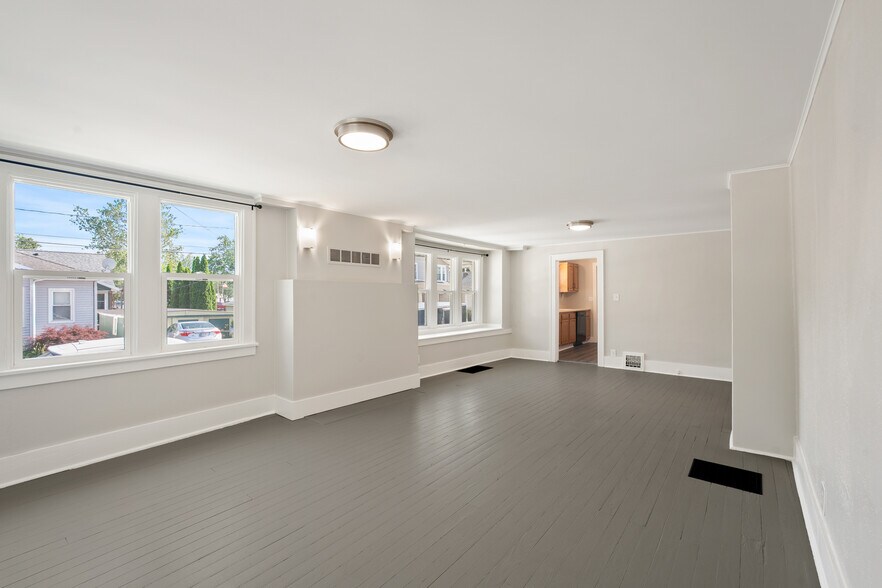 Building Photo - 1112 Park Ave