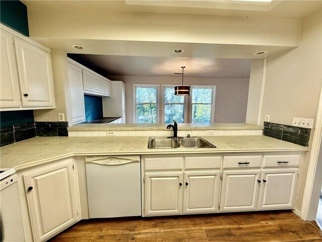 Building Photo - 26 Shakespeare Dr